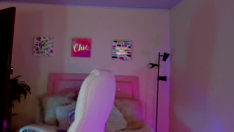 Snapshot of saraa_ramirez chatting on 03/10/25, 11:27 Sarah Ramirez online show from 03/10/25, 11:27