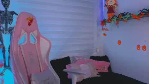 Snapshot of saraa_ramirez chatting on 10/11/25, 05:17 Sarah Ramirez online show from 10/11/25, 05:17