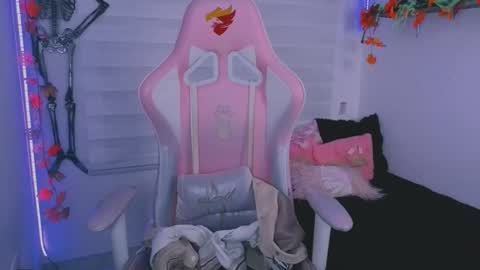 Sarah Ramirez online show from 10/23/25, 03:06