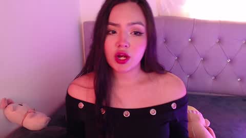 Snapshot of saraa_swett chatting on 12/11/24, 02:33 online show from 12/11/24, 02:33
