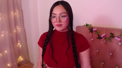Snapshot of saraa_swett chatting on 01/22/25, 01:42 online show from 01/22/25, 01:42