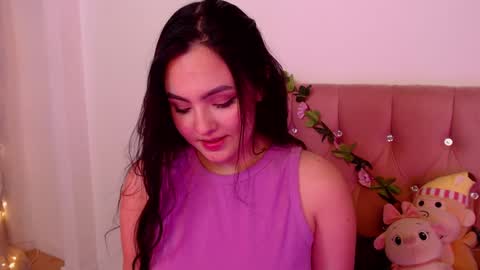 Snapshot of saraa_swett chatting on 02/13/25, 10:11 online show from 02/13/25, 10:11