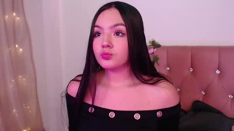 Snapshot of saraa_swett chatting on 02/24/25, 02:37 online show from 02/24/25, 02:37