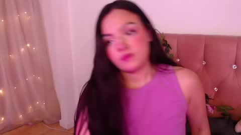 Snapshot of saraa_swett chatting on 02/25/25, 02:22 online show from 02/25/25, 02:22