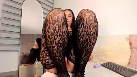 Sarah  online show from 10/24/25, 05:15