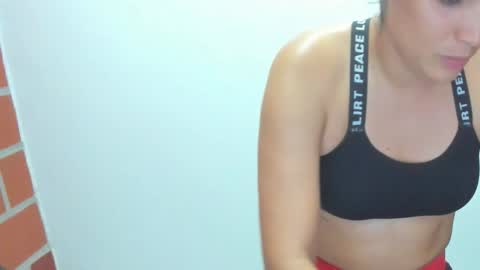 Sara  online show from 11/20/25, 11:04