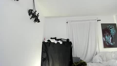Snapshot of saradesirexo chatting on 01/02/25, 01:38 Sara Desire online show from 01/02/25, 01:38