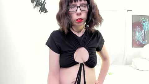 Snapshot of saradesirexo chatting on 01/12/25, 01:32 Sara Desire online show from 01/12/25, 01:32