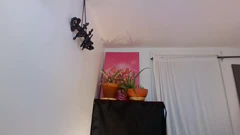 Snapshot of saradesirexo chatting on 02/03/25, 02:03 Sara Desire online show from 02/03/25, 02:03