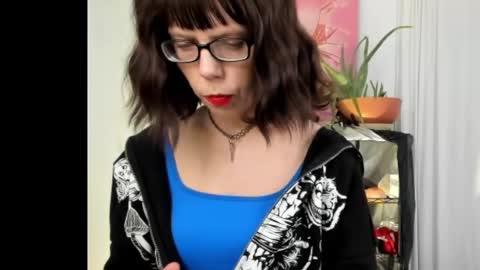 Snapshot of saradesirexo chatting on 02/06/25, 05:03 Sara Desire online show from 02/06/25, 05:03