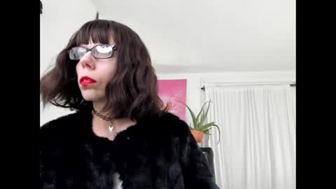 Snapshot of saradesirexo chatting on 02/11/25, 01:52 Sara Desire online show from 02/11/25, 01:52