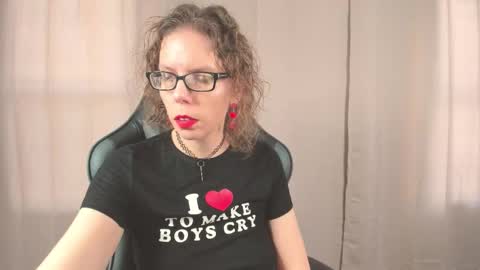 Snapshot of saradesirexo chatting on 10/02/25, 12:45 Sara Desire online show from 10/02/25, 12:45