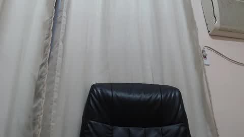 saradorj92 online show from 11/18/25, 06:18