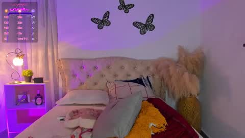 Sarah Valkiria  IG  Sar lanister online show from 11/22/25, 01:26