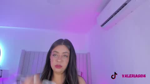 Sarah Bonneth online show from 11/17/25, 12:00