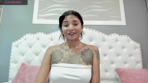 Snapshot of sarah_curtis chatting on 12/03/24, 11:57 Sarah online show from 12/03/24, 11:57