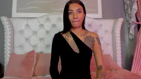 Snapshot of sarah_curtis chatting on 10/04/25, 04:32 Sarah online show from 10/04/25, 04:32