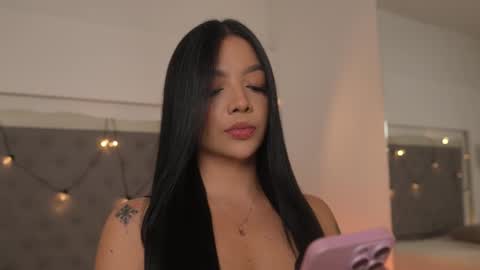 Snapshot of sarah_hiill chatting on 10/07/25, 08:17 online show from 10/07/25, 08:17