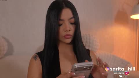 Snapshot of sarah_hiill chatting on 10/21/25, 10:43 online show from 10/21/25, 10:43