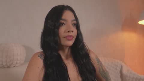 Snapshot of sarah_hiill chatting on 10/24/25, 10:39 online show from 10/24/25, 10:39