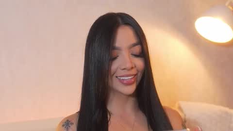 Snapshot of sarah_hiill chatting on 10/28/25, 10:12 online show from 10/28/25, 10:12