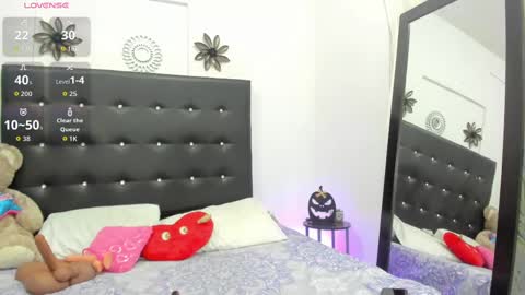 sarah_lowee online show from 10/16/25, 07:04