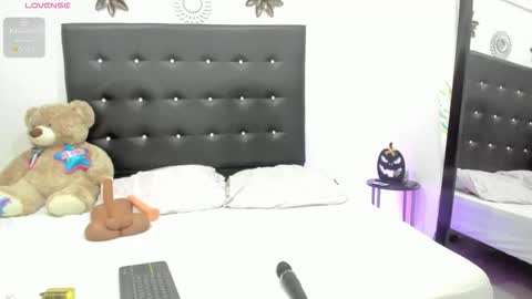 sarah_lowee online show from 10/22/25, 12:11