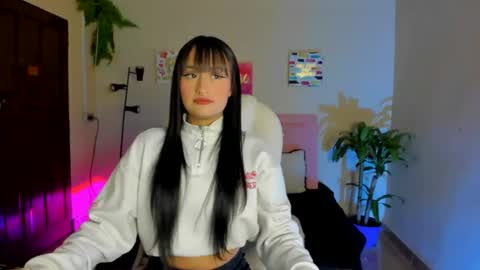 Snapshot of sarah_ramirez777 chatting on 02/17/25, 11:34 Sarah Ramirez online show from 02/17/25, 11:34