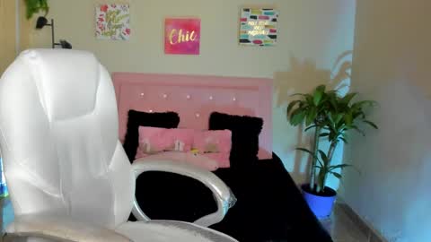Snapshot of sarah_ramirez777 chatting on 02/26/25, 11:52 Sarah Ramirez online show from 02/26/25, 11:52