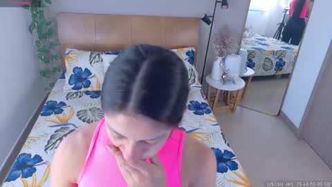 Snapshot of sarah_rayy chatting on 10/20/25, 08:20 sarah_rayy online show from 10/20/25, 08:20