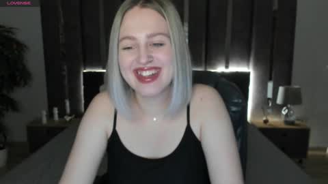 Snapshot of sarah_soul chatting on 12/08/24, 01:02 Sarah online show from 12/08/24, 01:02