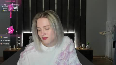 Snapshot of sarah_soul chatting on 01/27/25, 06:52 Sarah online show from 01/27/25, 06:52