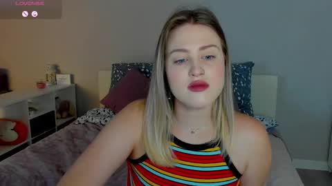 Snapshot of sarah_soul chatting on 09/11/25, 01:17 Sarah online show from 09/11/25, 01:17