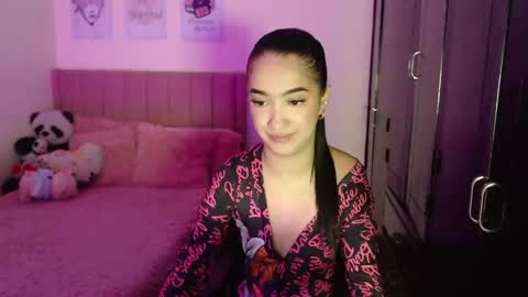 Snapshot of sarah_stone15 chatting on 02/06/25, 09:28 Sarah online show from 02/06/25, 09:28