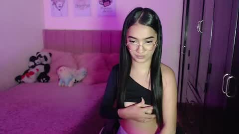 Snapshot of sarah_stone15 chatting on 02/17/25, 11:20 Sarah online show from 02/17/25, 11:20