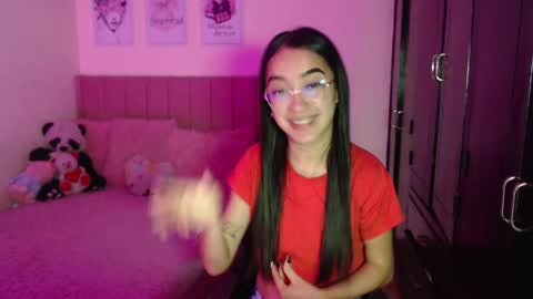 Snapshot of sarah_stone15 chatting on 02/19/25, 03:16 Sarah online show from 02/19/25, 03:16