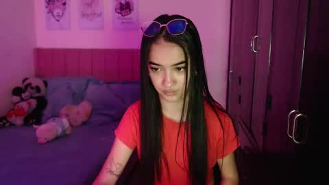 Snapshot of sarah_stone15 chatting on 03/06/25, 05:33 Sarah online show from 03/06/25, 05:33