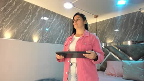 Sarah Deyvis online show from 12/30/24, 08:04