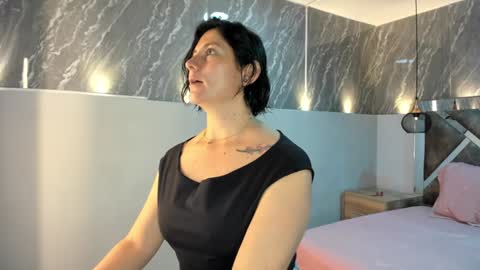 Sarah Deyvis online show from 01/03/25, 01:58