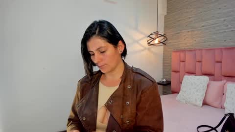 Sarah Deyvis online show from 01/12/25, 01:37