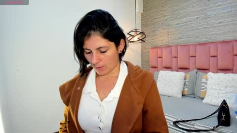 Sarah Deyvis online show from 01/27/25, 01:09