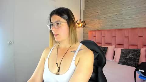 Sarah Deyvis online show from 09/17/25, 05:47