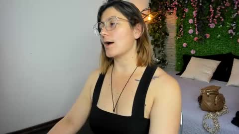 Sarah Deyvis online show from 11/14/25, 04:17