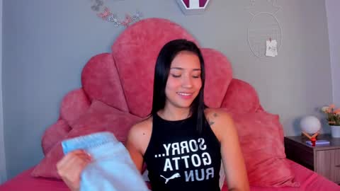 Snapshot of sarahevans__ chatting on 12/19/24, 07:29 Sarah Evans online show from 12/19/24, 07:29