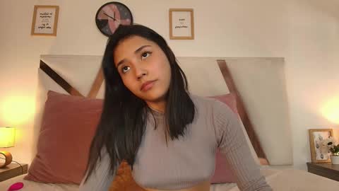 Snapshot of sarahevans__ chatting on 01/04/25, 01:31 Sarah Evans online show from 01/04/25, 01:31