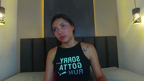 Snapshot of sarahevans__ chatting on 01/17/25, 03:22 Sarah Evans online show from 01/17/25, 03:22