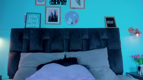 Snapshot of sarahevans__ chatting on 02/26/25, 01:43 Sarah Evans online show from 02/26/25, 01:43