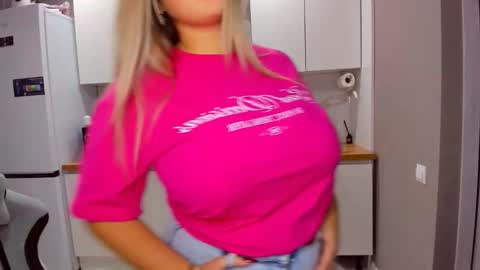 Sarah online show from 10/17/25, 02:19