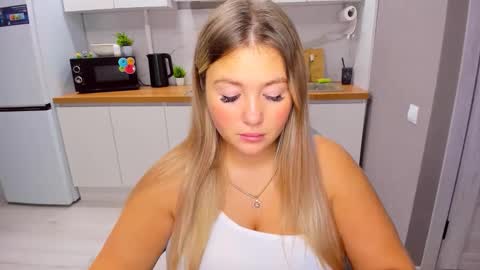 Sarah online show from 10/19/25, 03:12