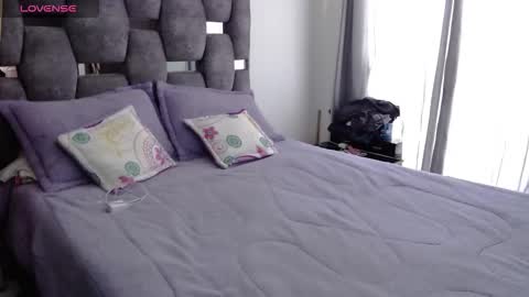 Lia online show from 10/26/25, 06:14